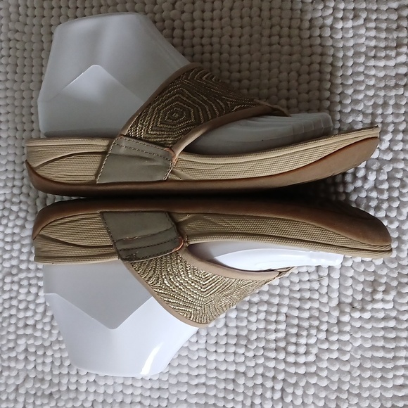 BareTraps Dasie slip on comfort sandals - Picture 11 of 16